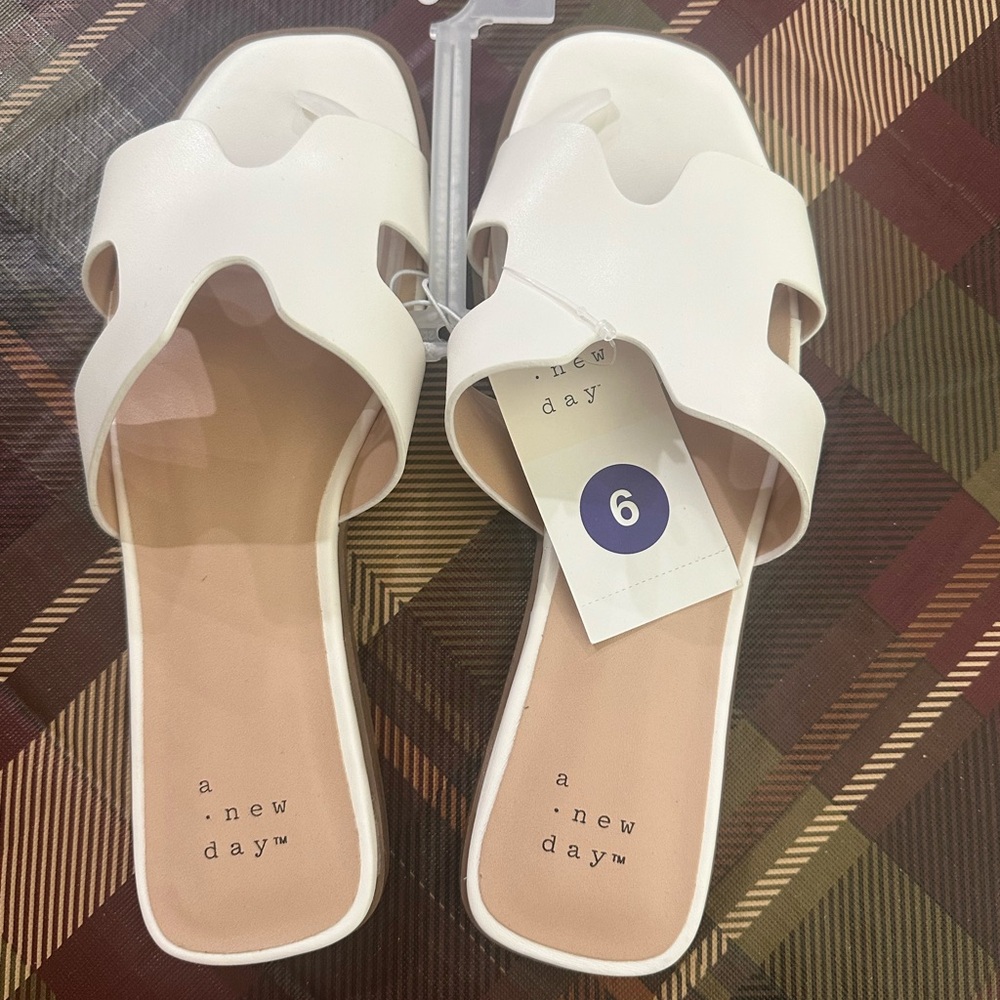 Nina Slide White Sandals Size 6 - Picture 2 of 3